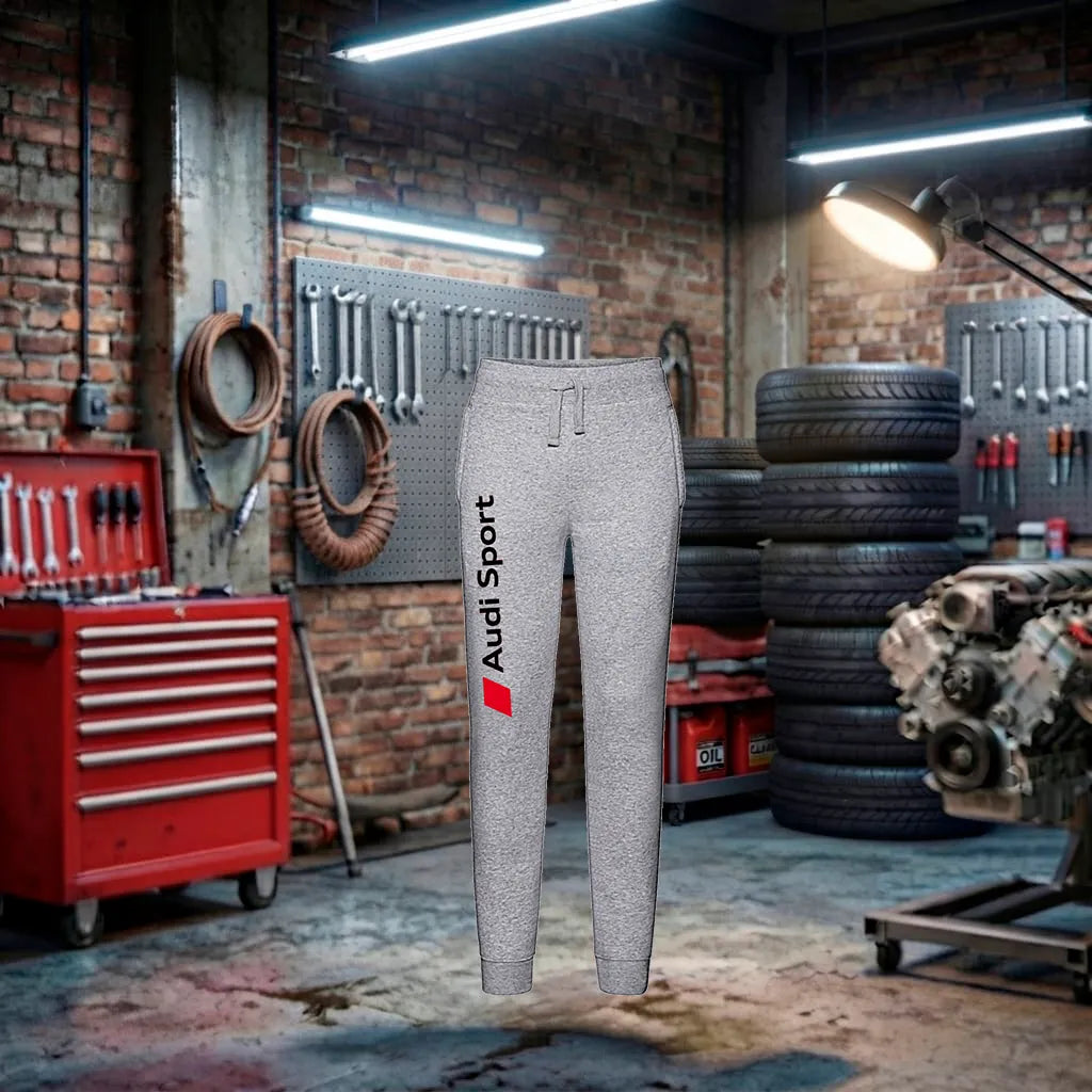 Calças esportivas unissex Audi RS Performance Joggers em cinza, feitas à mão, com detalhes de roupa de carro Audi.