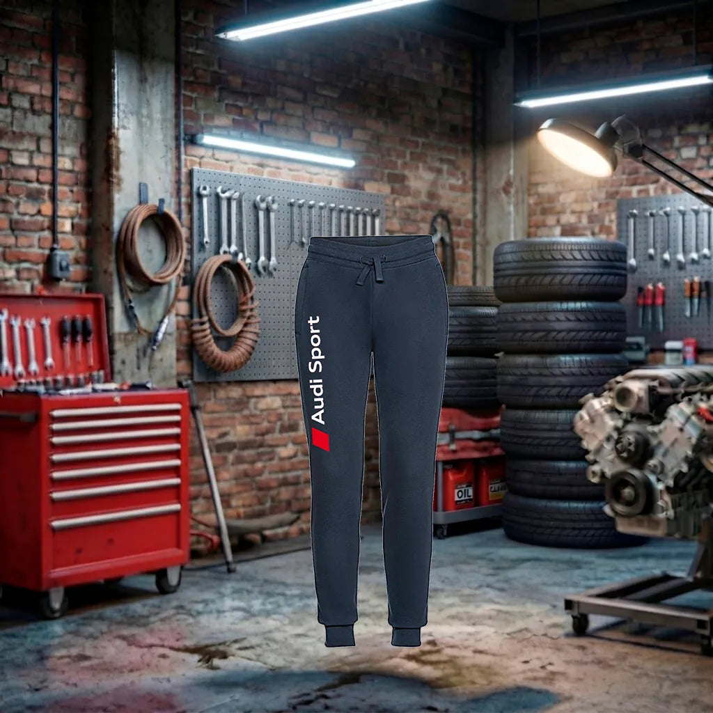 Calças unissex Audi RS Performance Joggers em azul marinho, feitas à mão, com detalhes de roupas automotivas Audi.