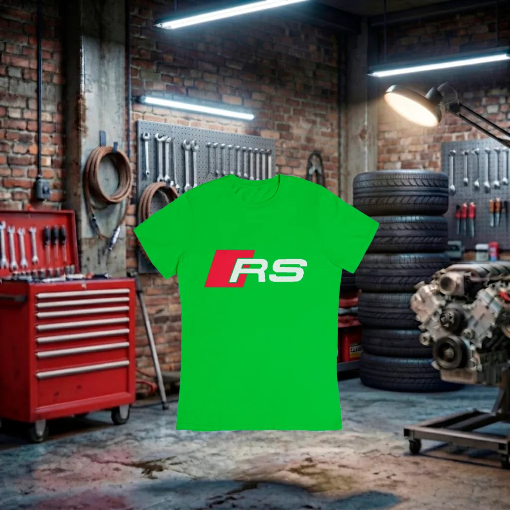 Camiseta unissex Audi RS Performance verde, feita à mão, com design esportivo e detalhes do logo Audi.