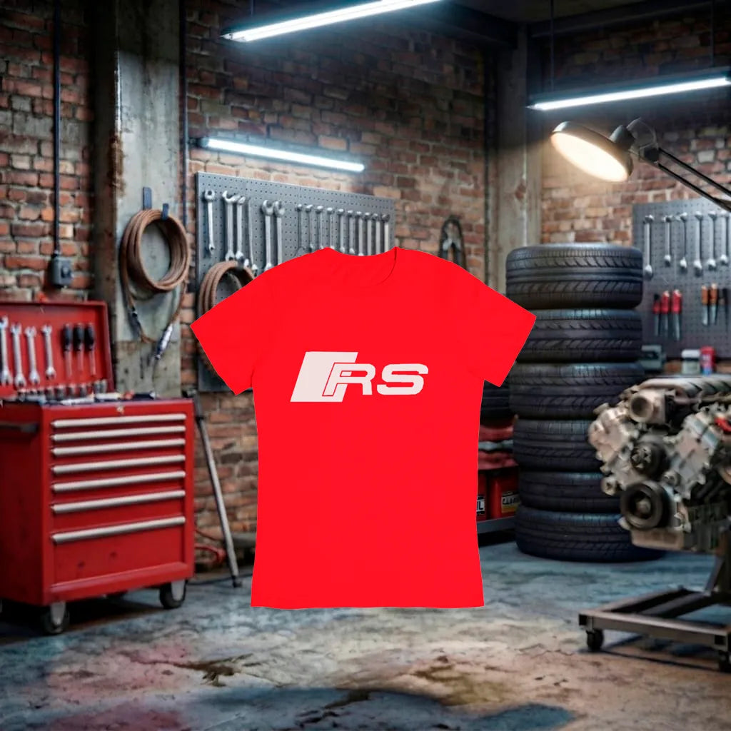 Camiseta unissex Audi RS Performance vermelha, feita à mão, com design inspirado na marca Audi e estilo esportivo.