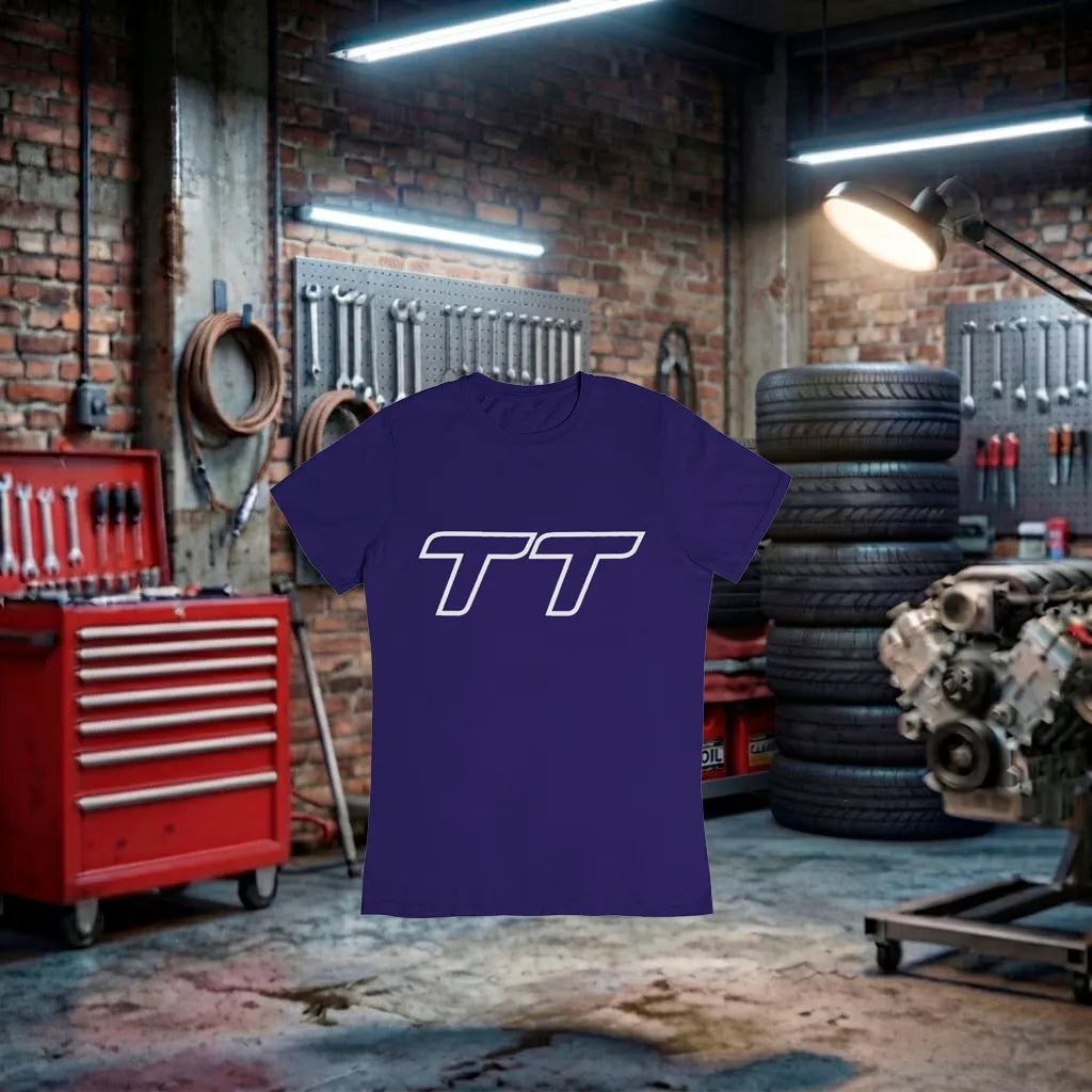 Camiseta unissex Audi TT Performance de cor azul marinho, feita à mão, com detalhes do carro esportivo Audi no tecido.