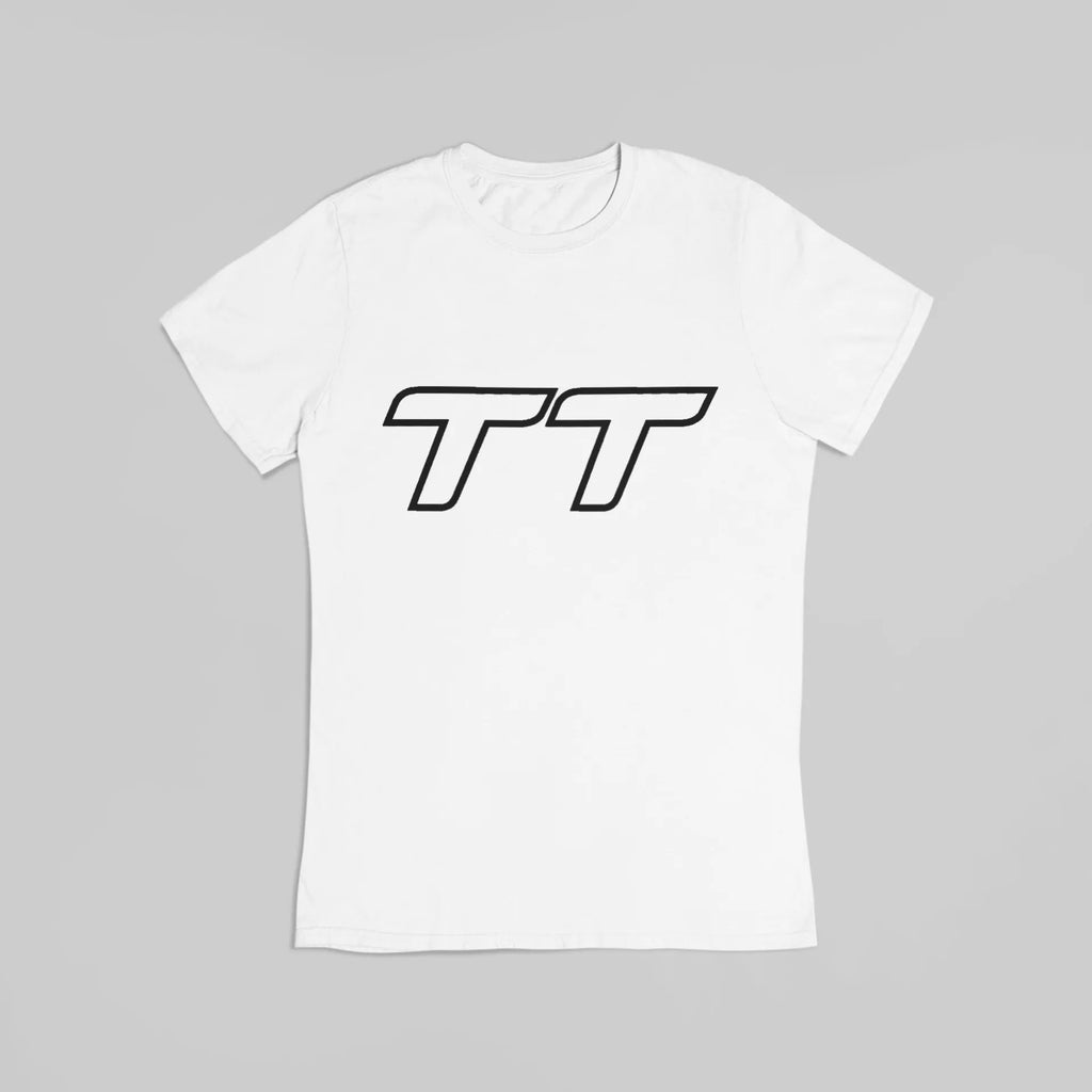 Camiseta unissex Audi TT Performance branca de algodão, com design detalhado do carro Audi TT na frente.