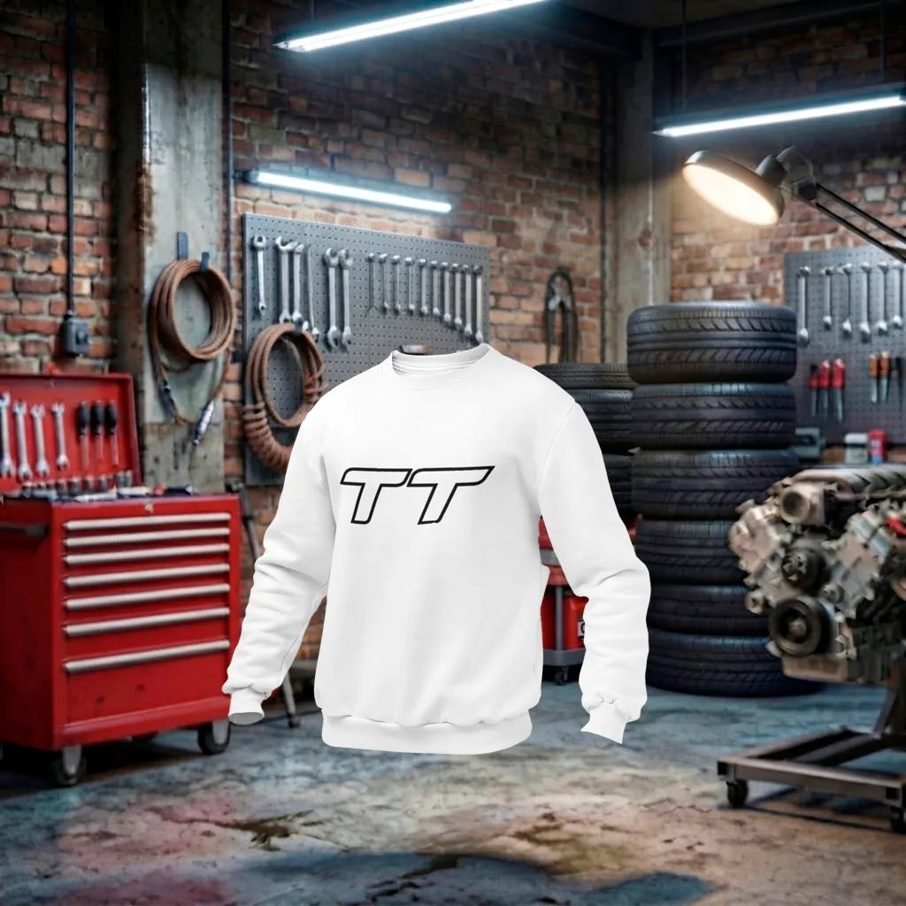 Sweatshirt unissex Audi RS Performance branca, feita à mão, com logo e detalhes de alta performance, estilo esportivo e confortável.